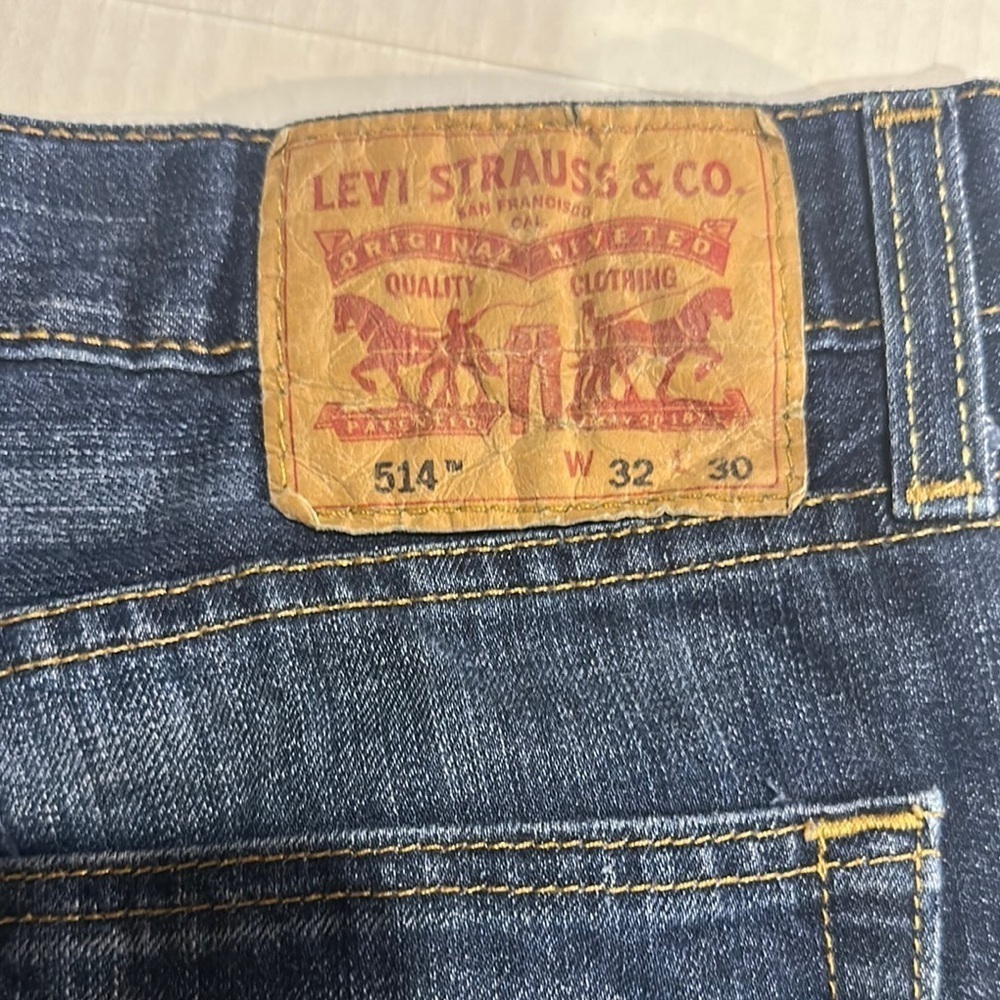 Levi’s Strauss & Co 514 Classic Blue Denim Jeans with pockets and zipper front - Picture 7 of 10